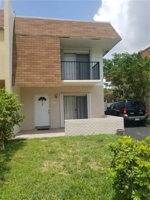 608 SW 80th Terrace