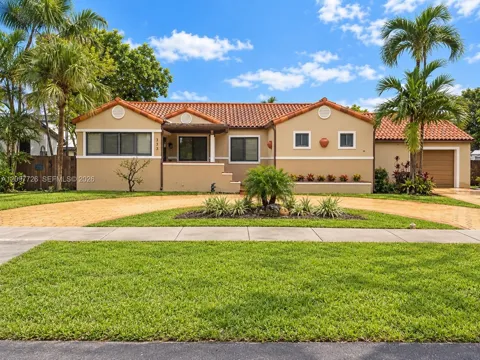 333 Whitethorn Dr