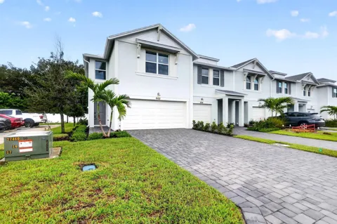 662 Salisbury Circle
