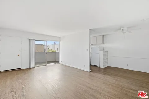 1528 Winona Boulevard #9