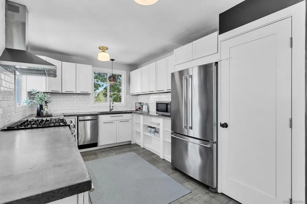 6647 Bell Court San Diego, CA 92111