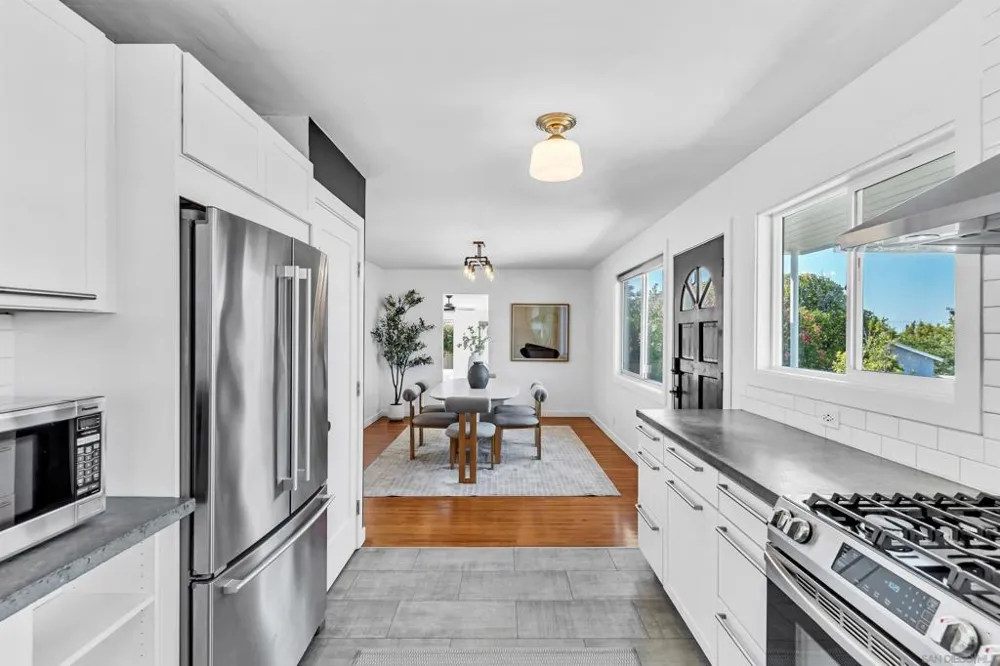 6647 Bell Court San Diego, CA 92111