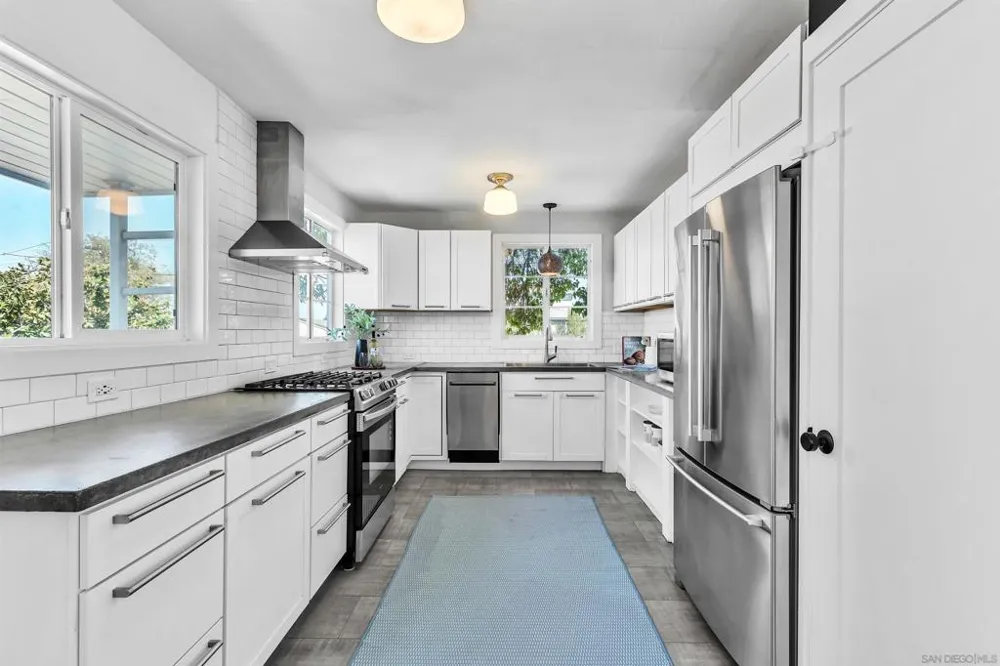 6647 Bell Court San Diego, CA 92111