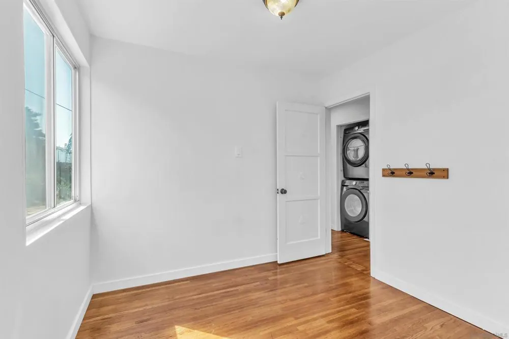 6647 Bell Court San Diego, CA 92111