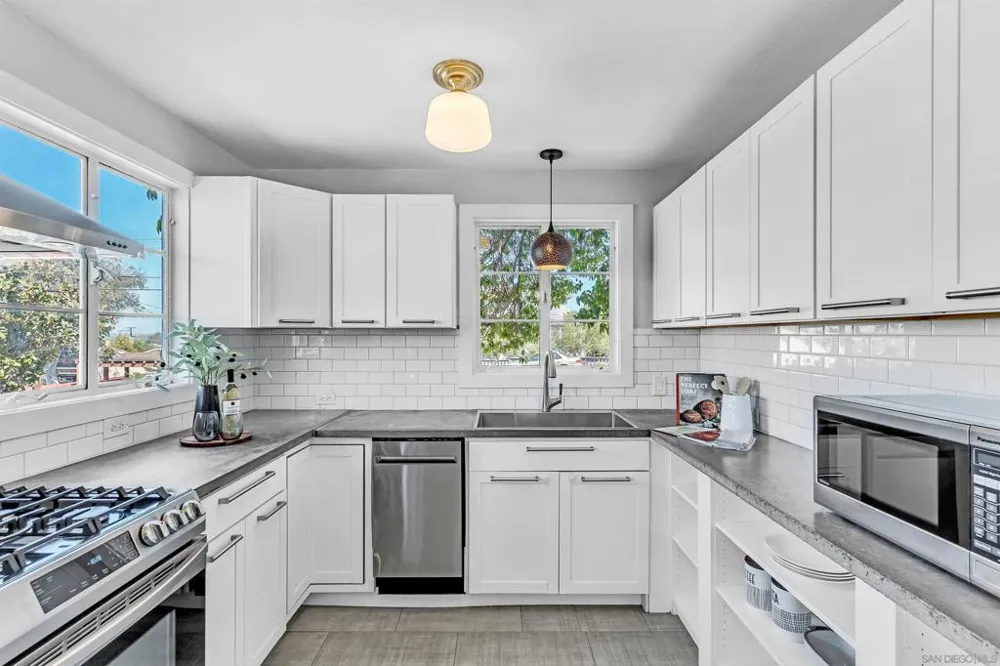 6647 Bell Court San Diego, CA 92111