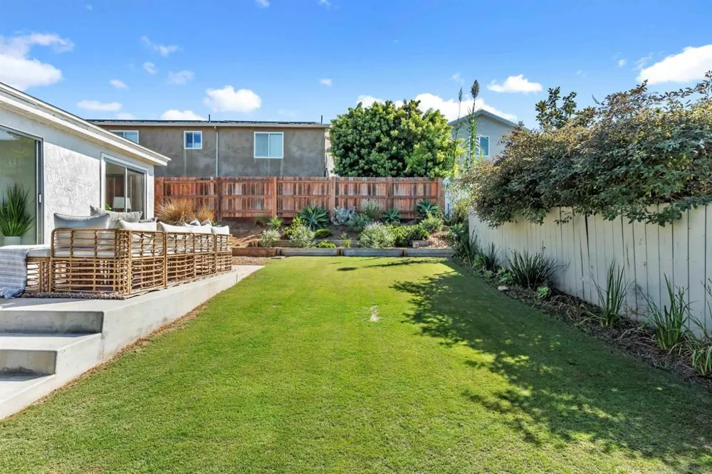 6647 Bell Court San Diego, CA 92111