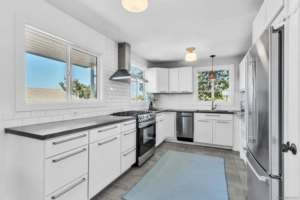 6647 Bell Court San Diego, CA 92111