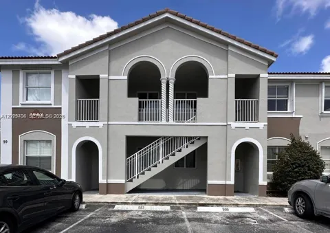2908 SE 17th Ave #202