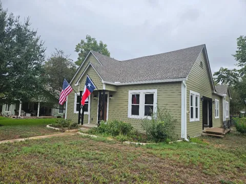 901 Main Street