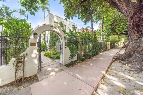 726 Meridian Ave #1