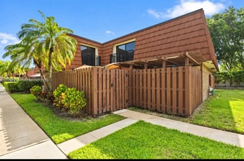 806 SW 119th Way