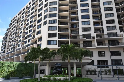 540 BRICKELL KEY DR #902
