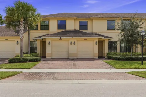 10021 W Villa Circle
