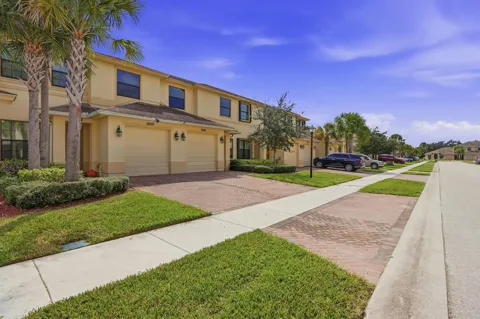 10021 W Villa Circle