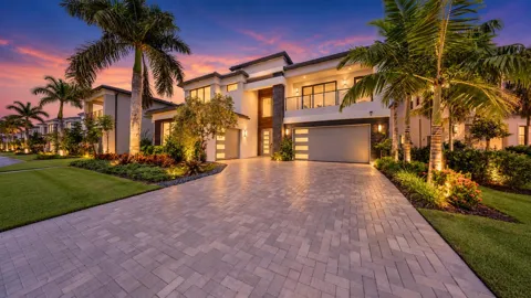 9515 ROYAL WOODS Manor