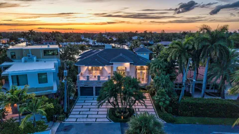 2307 Riverside Drive
