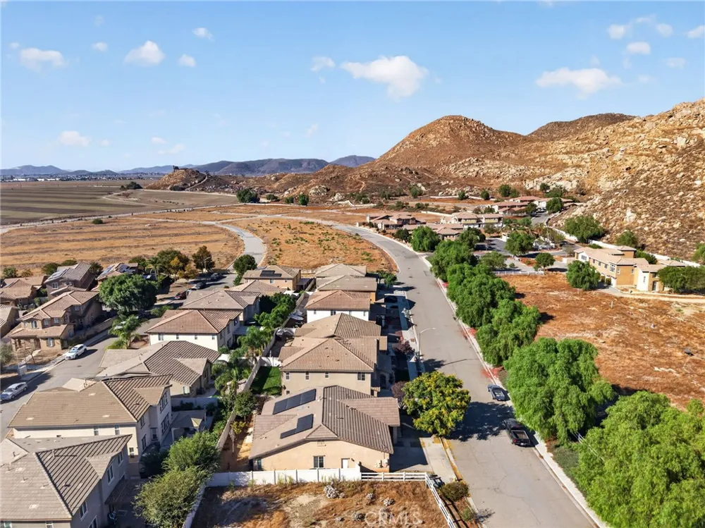 868 White Pepper Hemet, CA 92545