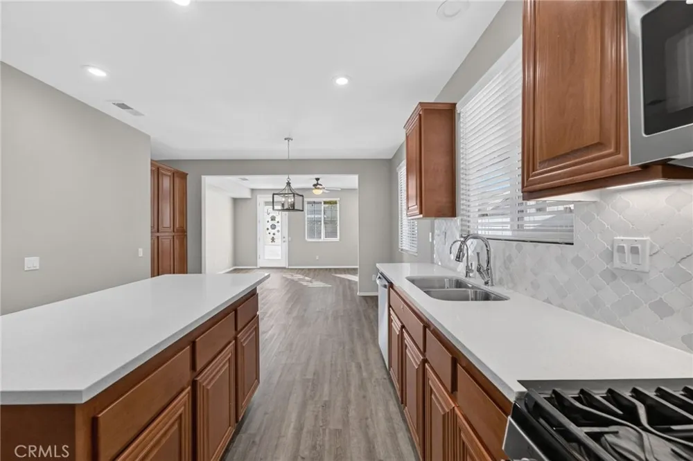 868 White Pepper Hemet, CA 92545