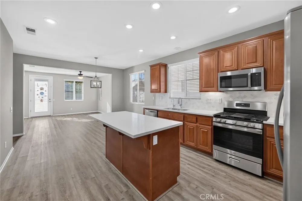 868 White Pepper Hemet, CA 92545