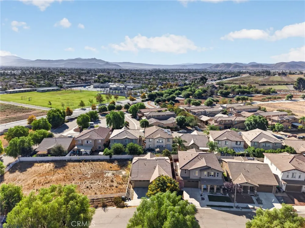 868 White Pepper Hemet, CA 92545