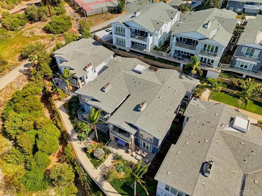 2389 Ocean Street Carlsbad, CA 92008