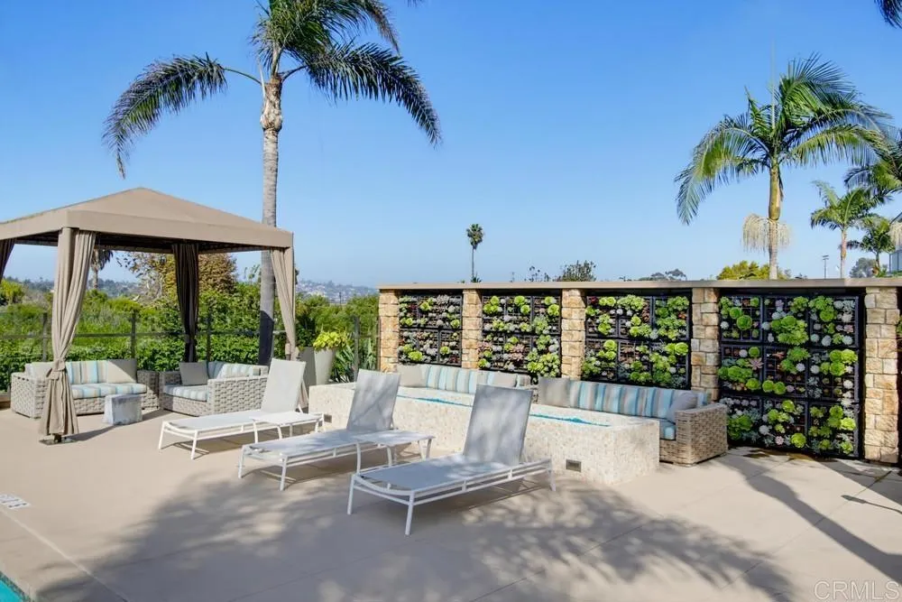2389 Ocean Street Carlsbad, CA 92008