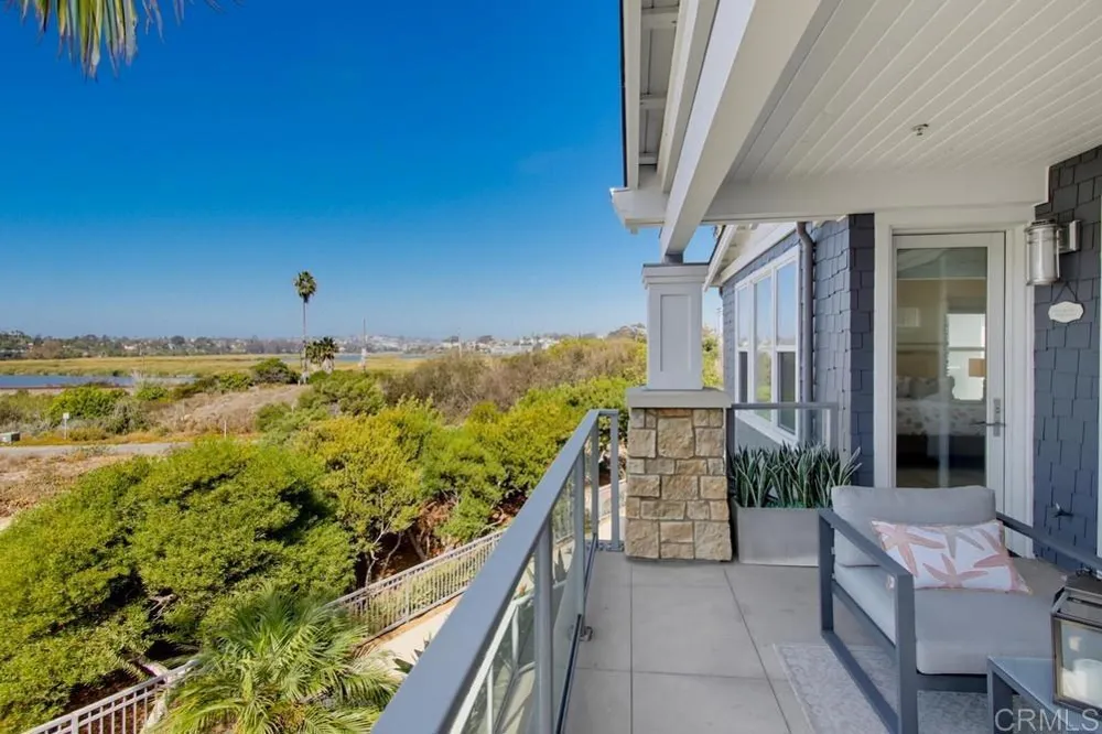 2389 Ocean Street Carlsbad, CA 92008