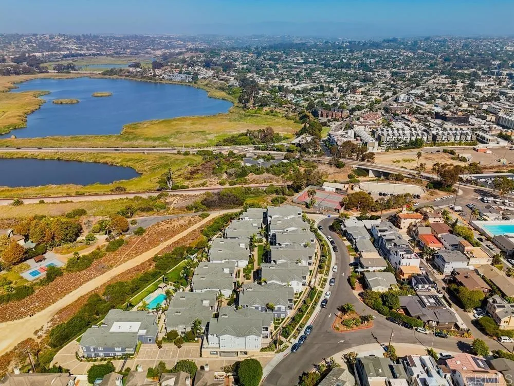2389 Ocean Street Carlsbad, CA 92008