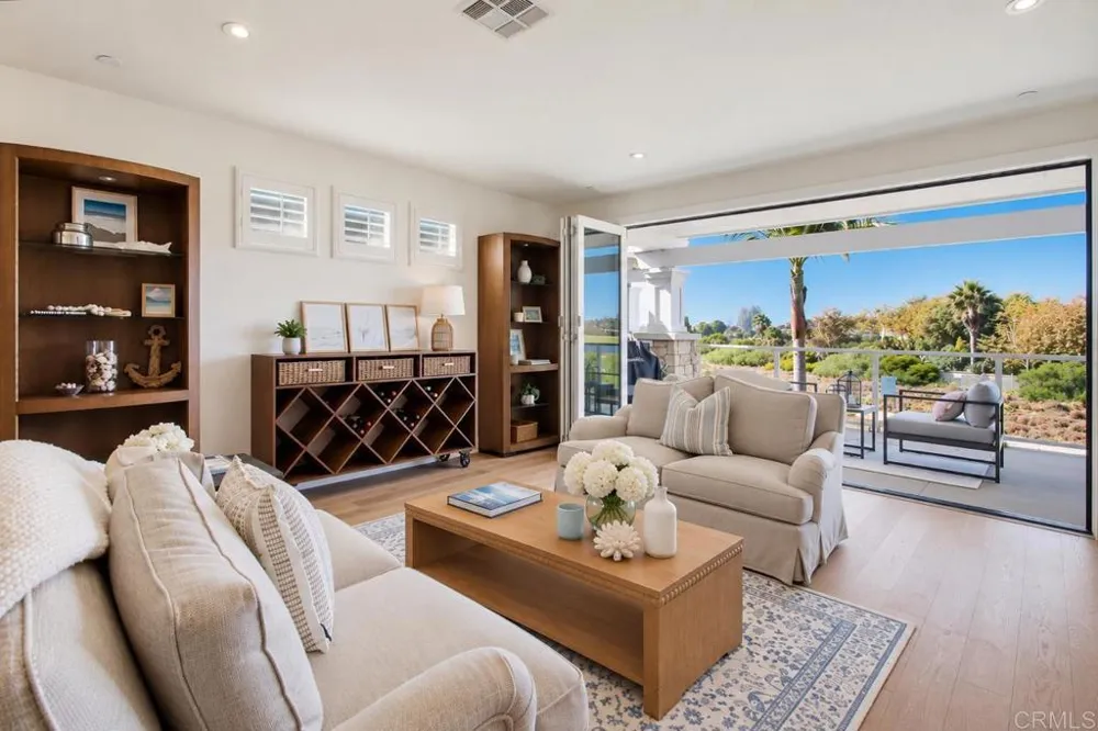 2389 Ocean Street Carlsbad, CA 92008