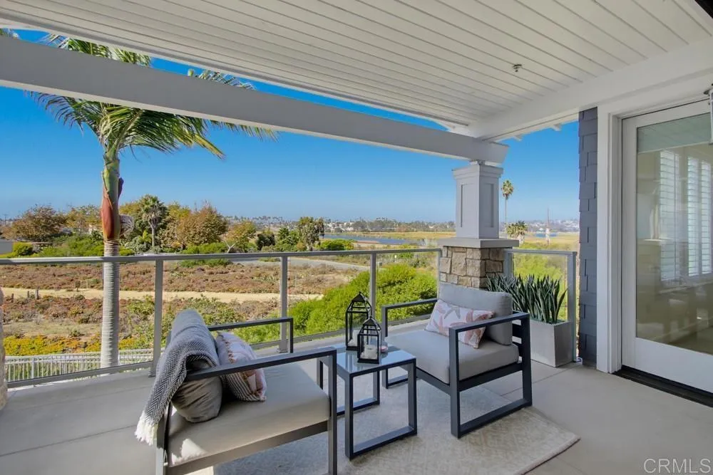 2389 Ocean Street Carlsbad, CA 92008