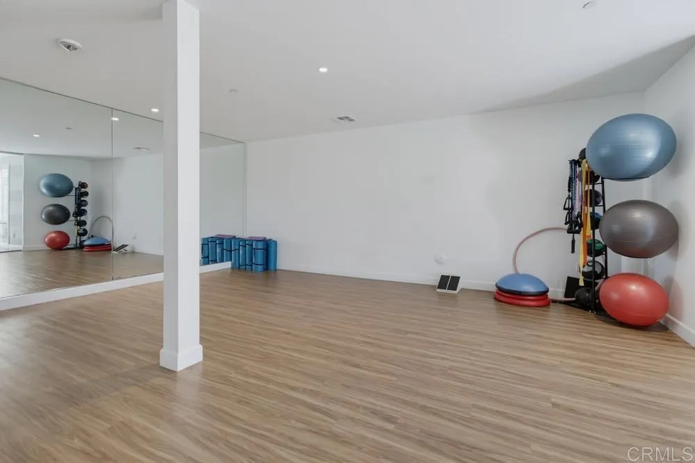 2389 Ocean Street Carlsbad, CA 92008