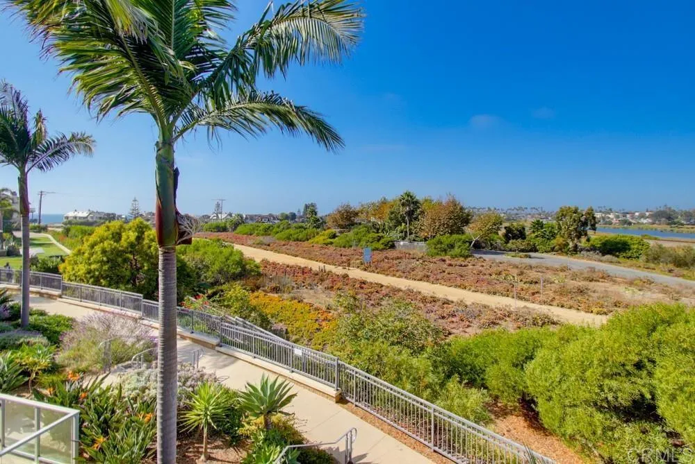 2389 Ocean Street Carlsbad, CA 92008