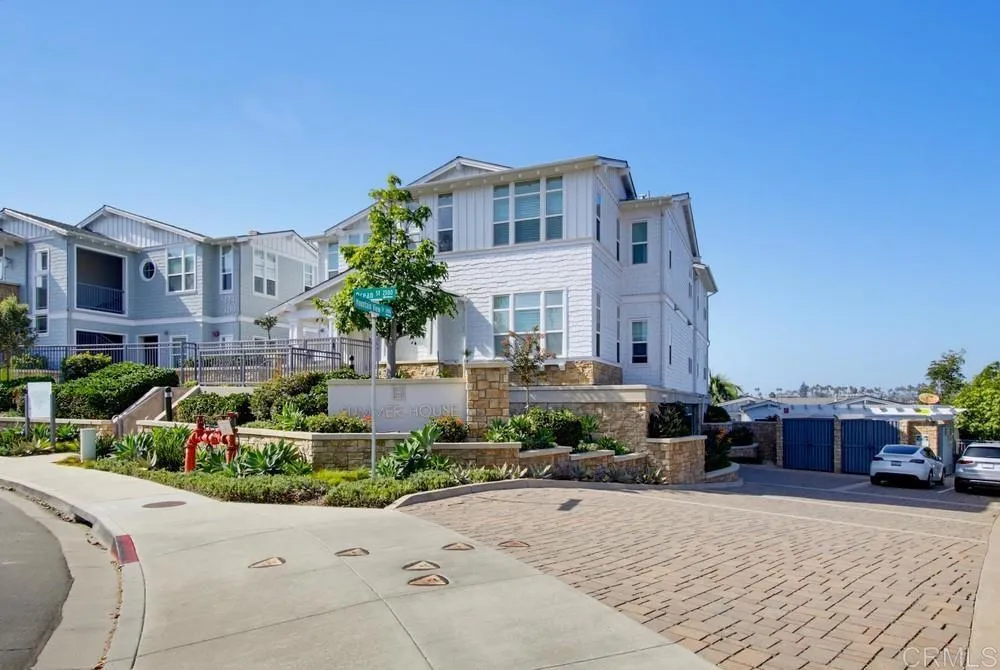 2389 Ocean Street Carlsbad, CA 92008