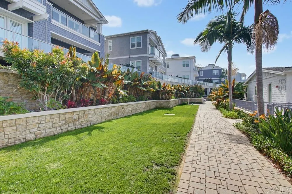 2389 Ocean Street Carlsbad, CA 92008
