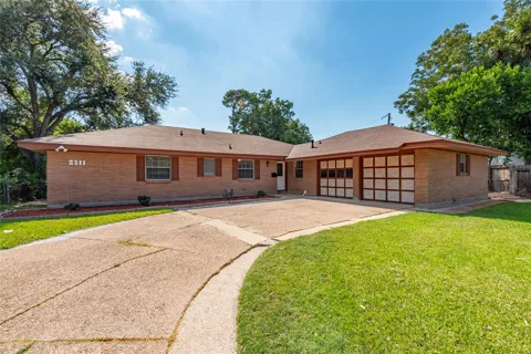 2511 Meadow Lane