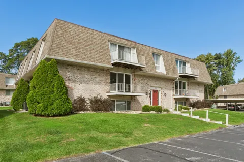 3614 Lakeshore Drive #Unit J5