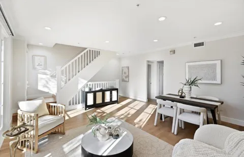 1537 Hummingbird Place