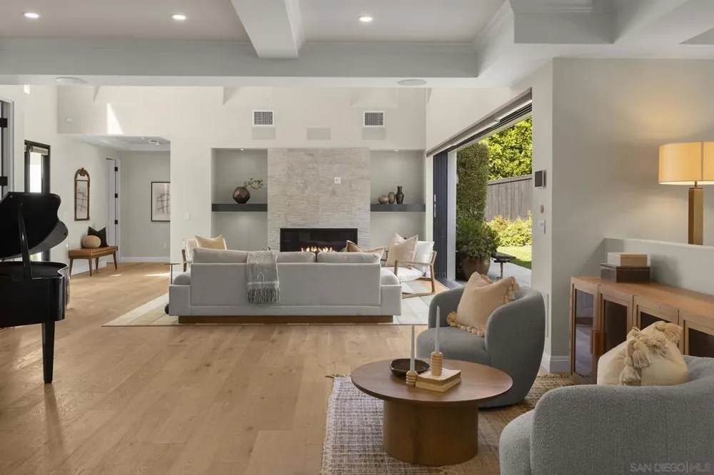 6989 Paseo Laredo La Jolla, CA 92037