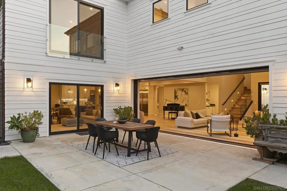 6989 Paseo Laredo La Jolla, CA 92037