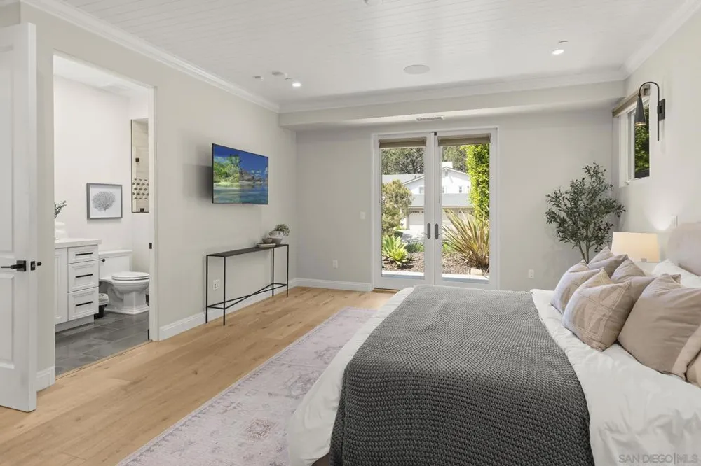 6989 Paseo Laredo La Jolla, CA 92037