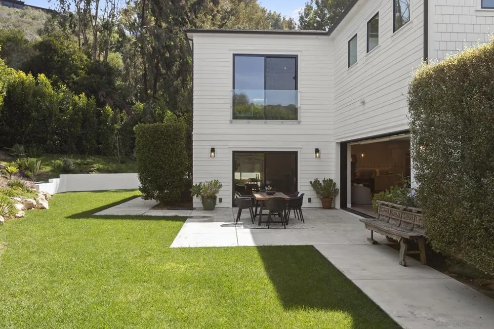 6989 Paseo Laredo La Jolla, CA 92037