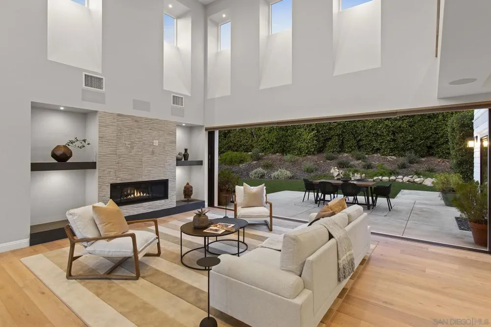 6989 Paseo Laredo La Jolla, CA 92037