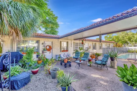 2733 NE 1st Terrace #1
