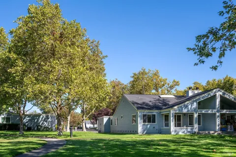 9492 Lakewood Drive