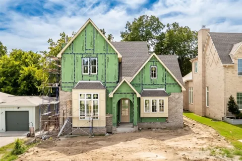 315 E Broadway Avenue