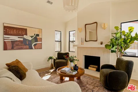 2228 W 76th Street