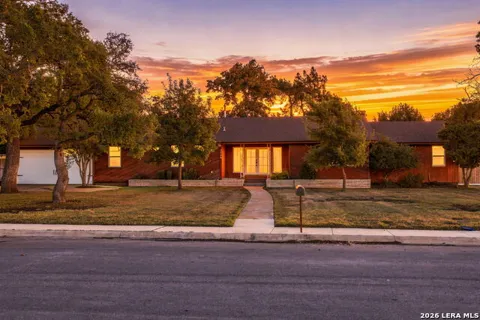 1106 W MAIN ST