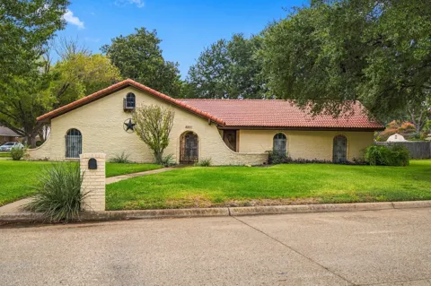 2201 Scarlet Lane