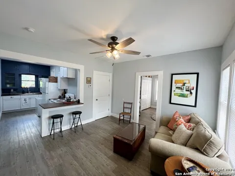 715 W HOLLYWOOD AVE Unit 2