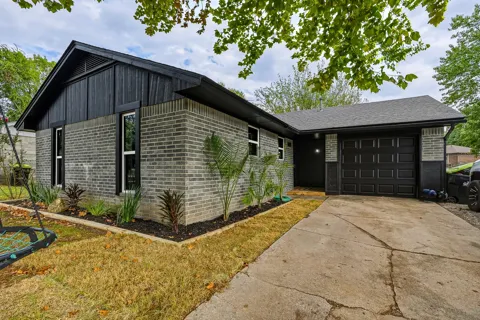 905 Charles Drive